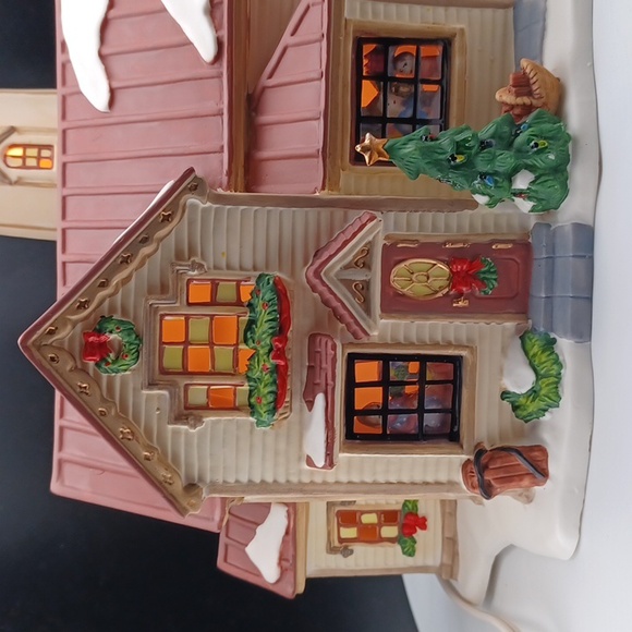 Charming lighted house Vintage Santa’s Workbench Freedom Choice Lighthouse - Picture 2 of 9